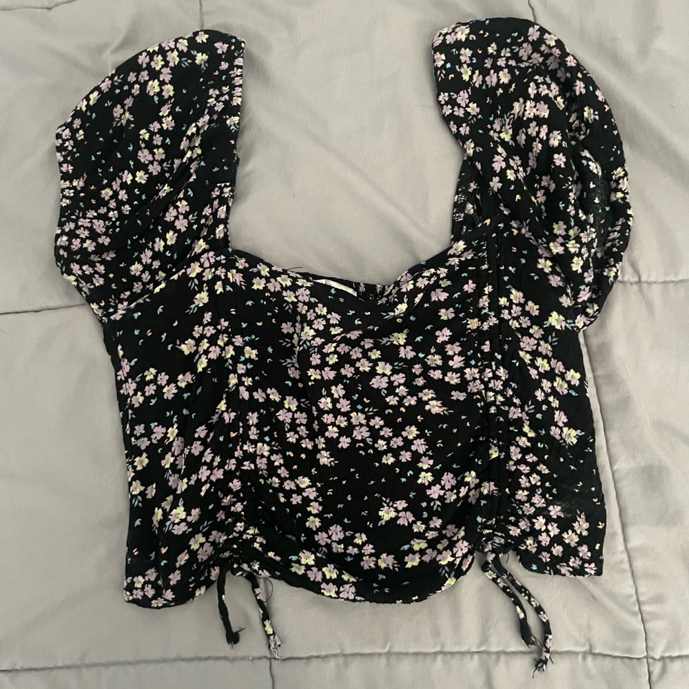 black cropped flower top